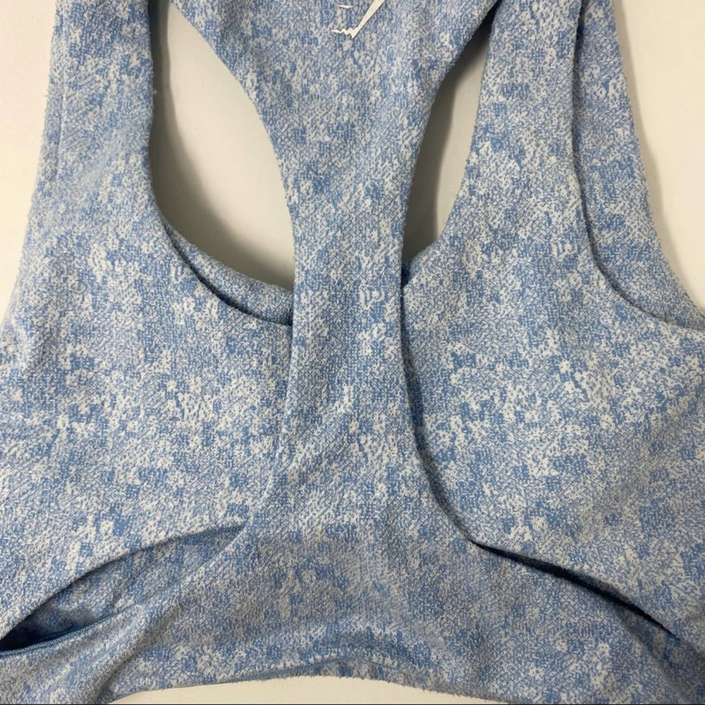 Gymshark Sports Bra XS Blue & White Fleur Texture Overlapping Racerback Detail - Picture 6 of 6